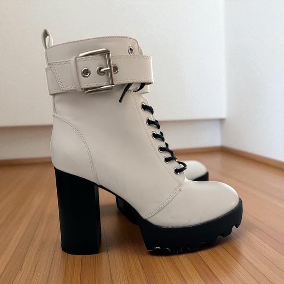 Elegant Cream Lace-Up Combat Boots - Picture 2 of 4